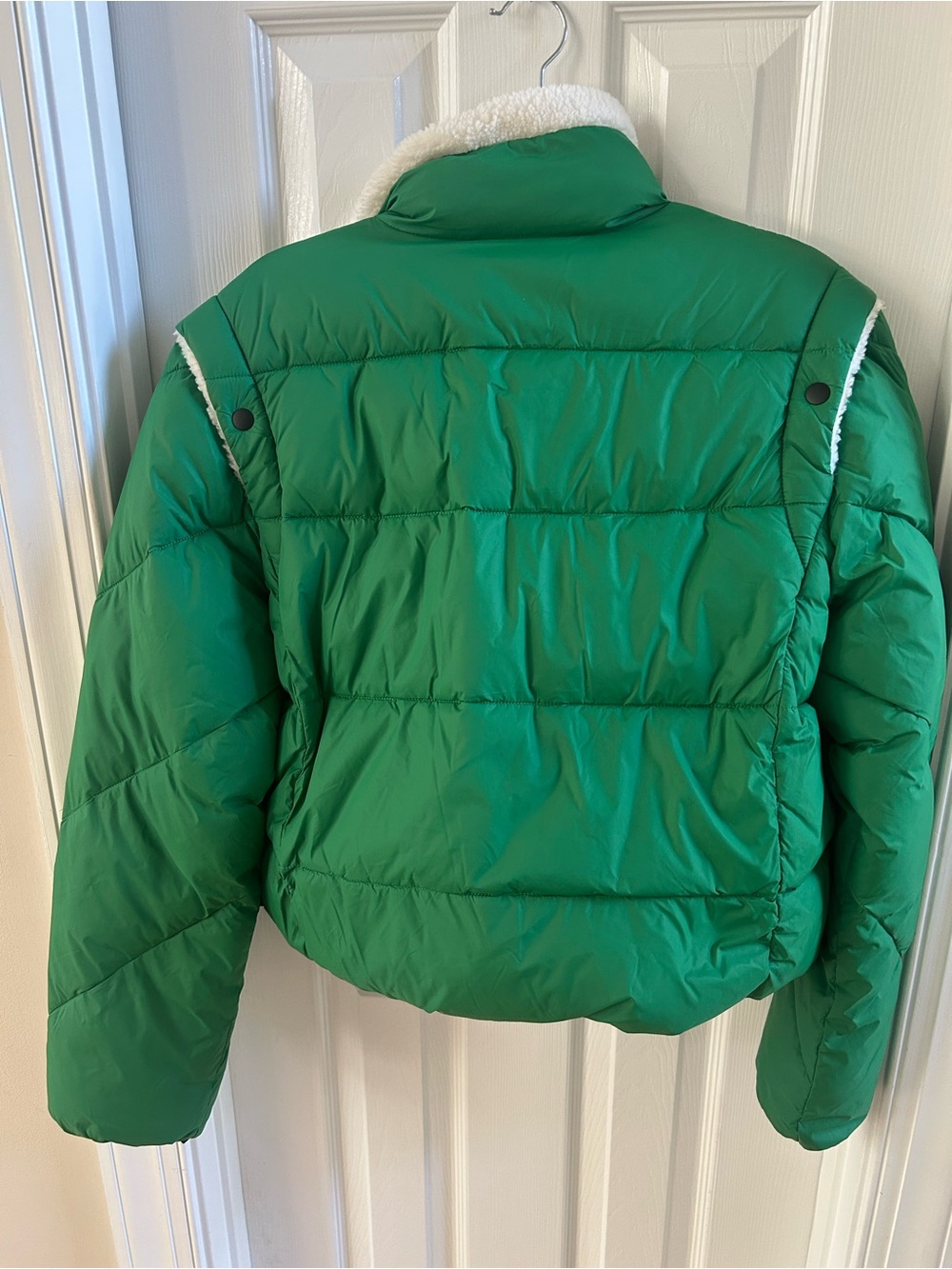 cabi Big Sky Puffer Jacket in Green NWOT - Picture 3 of 4